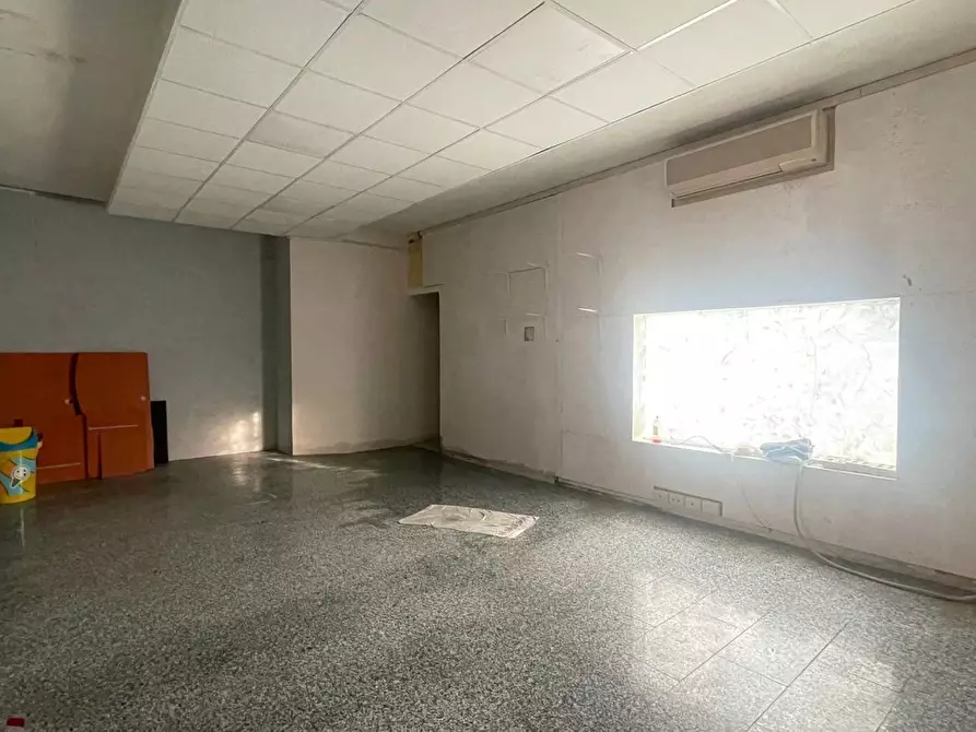 Immagine 5 di Locale commerciale in vendita  a Chiesina Uzzanese