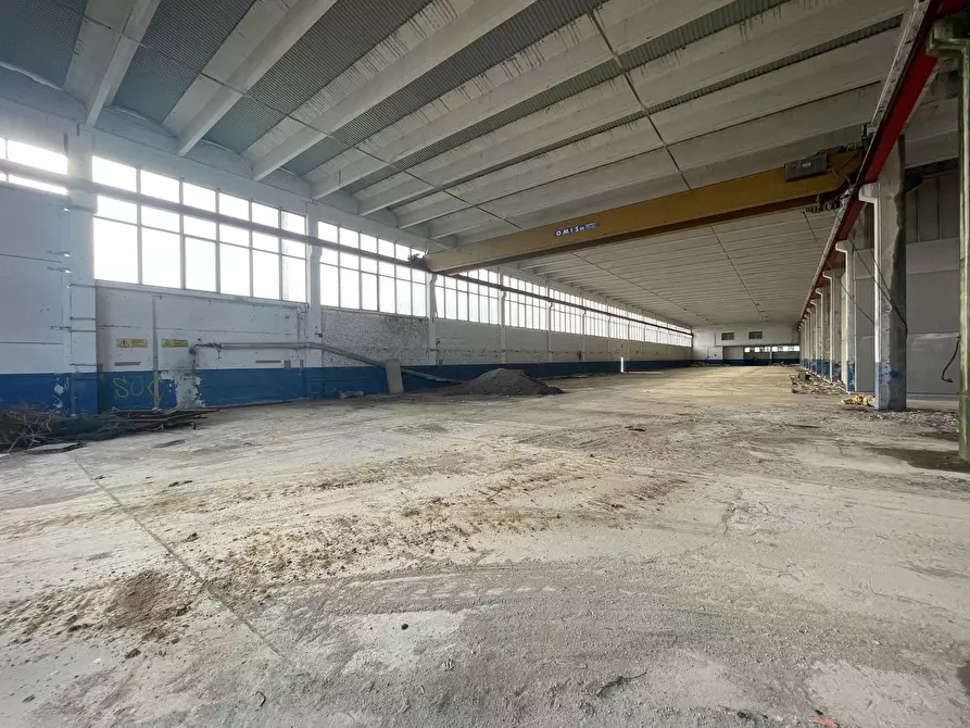 Immagine 2 di Capannone industriale in affitto  a Fucecchio