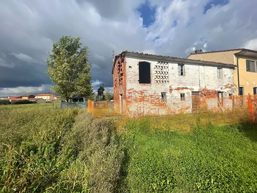 Immagine 1 di Casa colonica in vendita  a Altopascio
