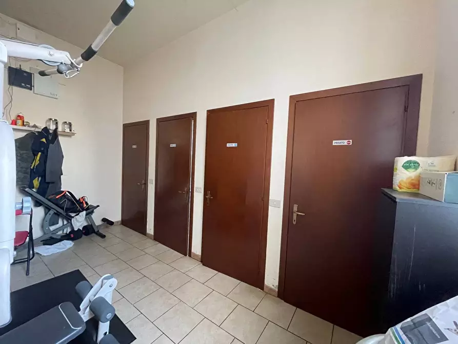 Immagine 10 di Capannone industriale in vendita  a Lucca