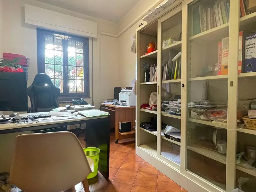 Immagine 7 di Locale commerciale in vendita  a Chiesina Uzzanese