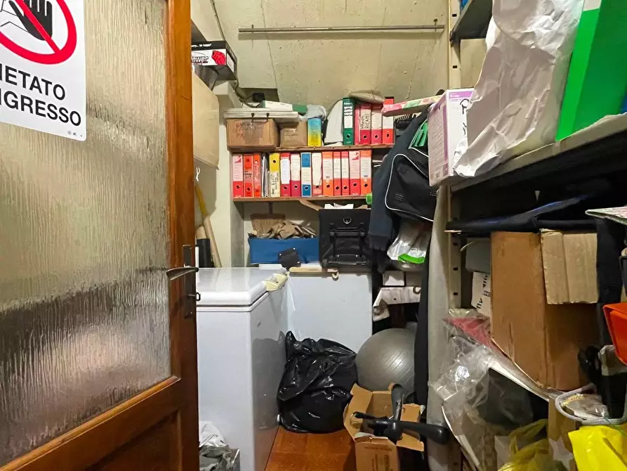 Immagine 9 di Locale commerciale in vendita  a Chiesina Uzzanese