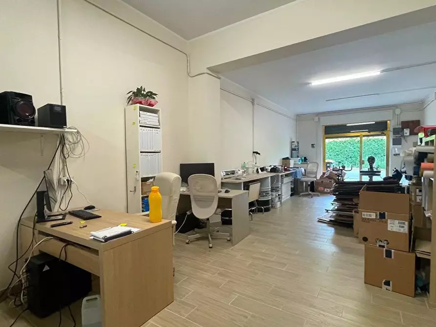 Immagine 5 di Locale commerciale in vendita  a Chiesina Uzzanese