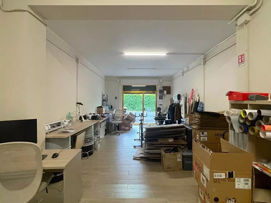 Immagine 6 di Locale commerciale in vendita  a Chiesina Uzzanese