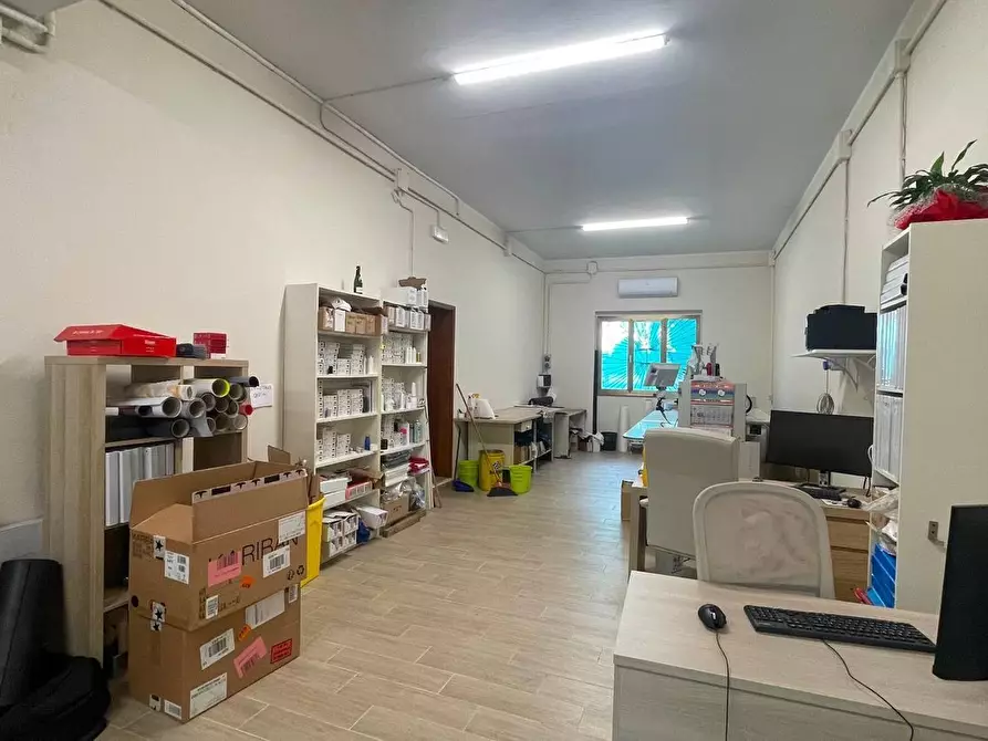 Immagine 3 di Locale commerciale in vendita  a Chiesina Uzzanese