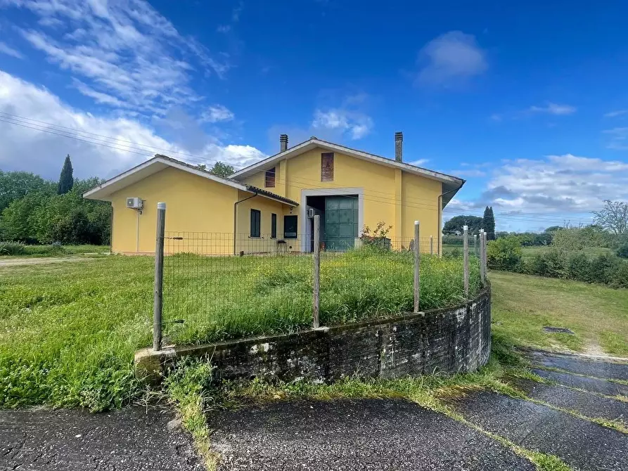 Immagine 2 di Villa in vendita  a Fucecchio