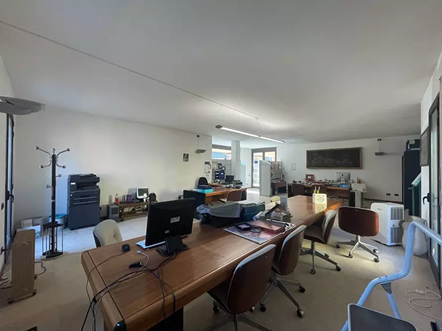 Immagine 3 di Locale commerciale in vendita  a Ponte Buggianese