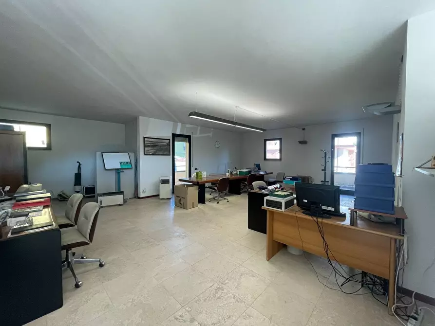 Immagine 2 di Locale commerciale in vendita  a Ponte Buggianese