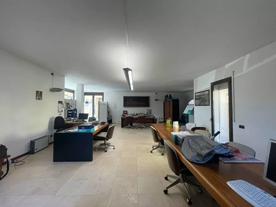 Immagine 4 di Locale commerciale in vendita  a Ponte Buggianese