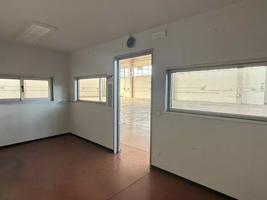 Immagine 6 di Capannone industriale in vendita  a Altopascio