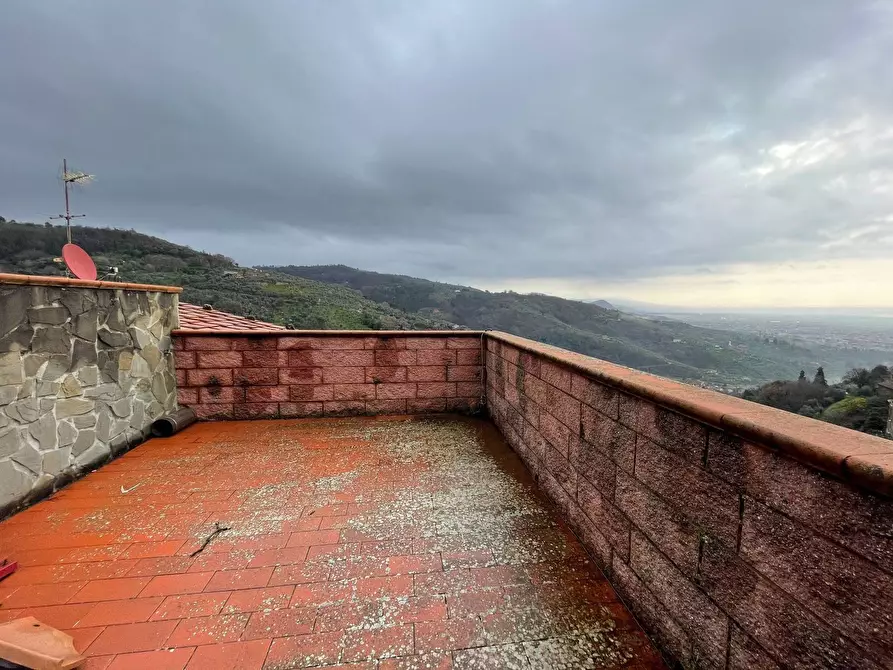 Immagine 10 di Appartamento in vendita  a Massa E Cozzile