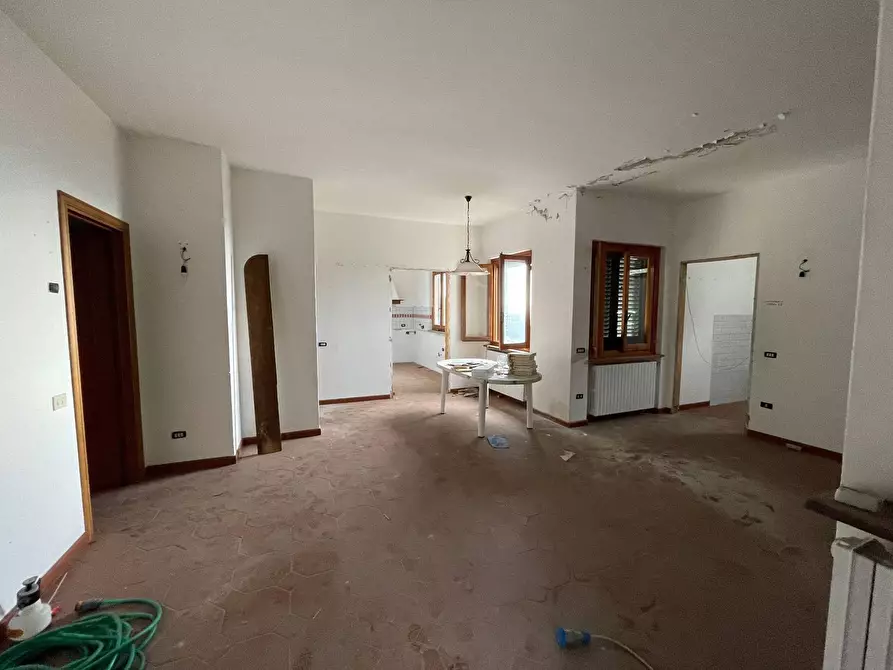 Immagine 4 di Appartamento in vendita  a Massa E Cozzile