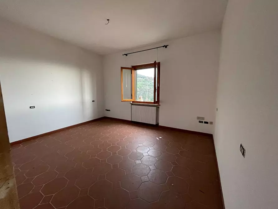 Immagine 6 di Appartamento in vendita  a Massa E Cozzile