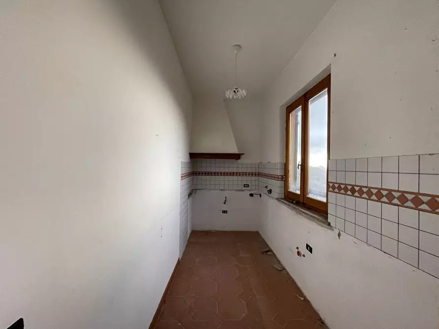 Immagine 2 di Appartamento in vendita  a Massa E Cozzile