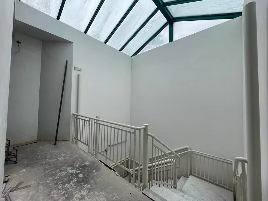 Immagine 9 di Capannone industriale in affitto  a Massa E Cozzile