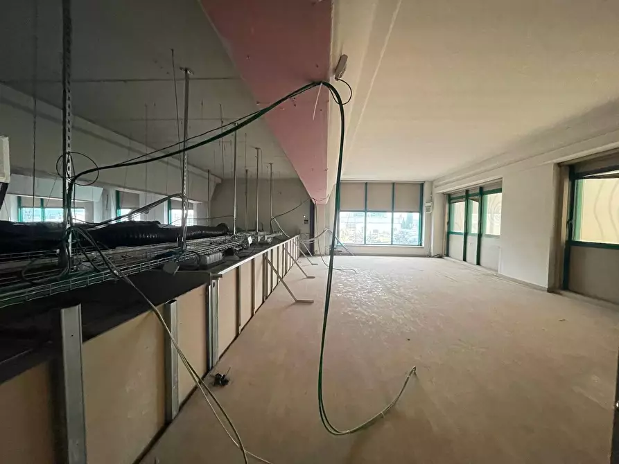 Immagine 4 di Capannone industriale in affitto  a Massa E Cozzile