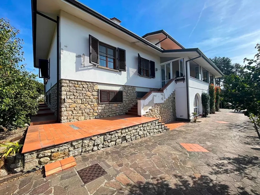 Immagine 1 di Villa in vendita  a Uzzano