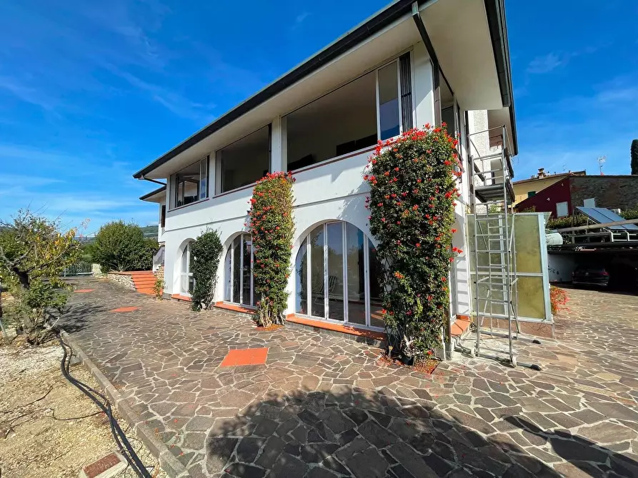 Immagine 2 di Villa in vendita  a Uzzano