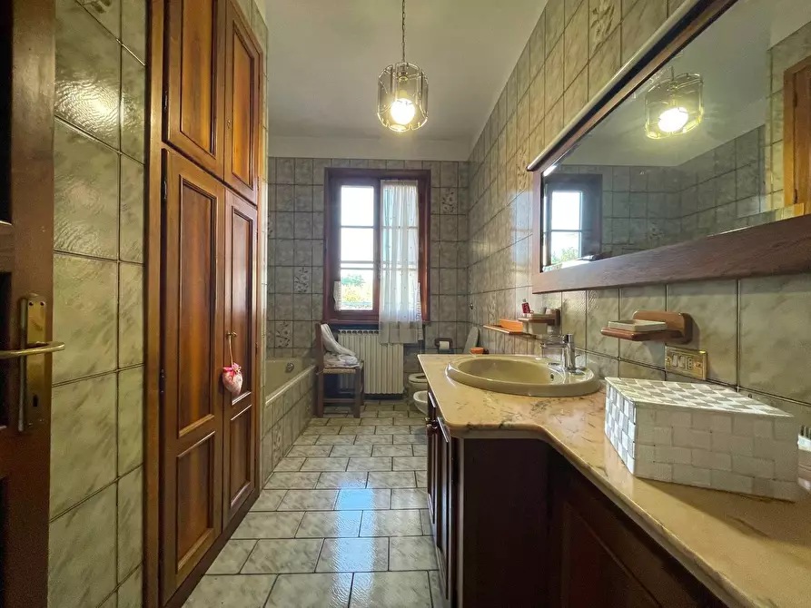 Immagine 32 di Villa in vendita  a Uzzano