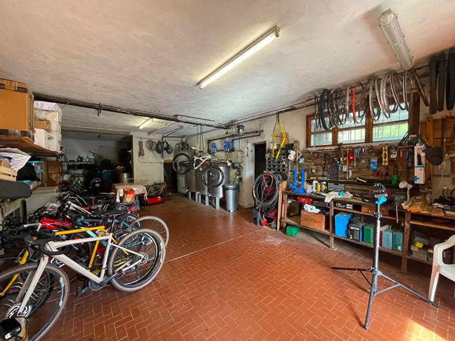 Immagine 53 di Villa in vendita  a Uzzano