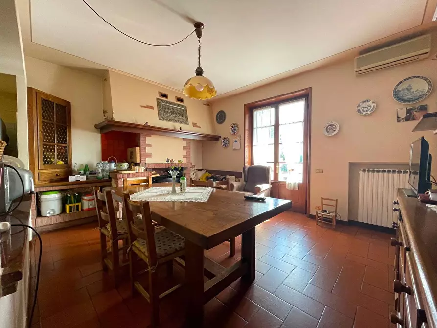 Immagine 19 di Villa in vendita  a Uzzano