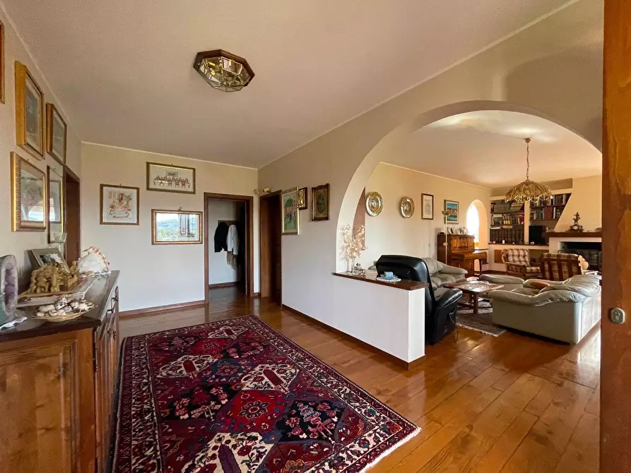 Immagine 7 di Villa in vendita  a Uzzano