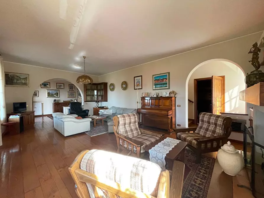 Immagine 14 di Villa in vendita  a Uzzano