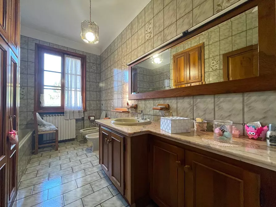 Immagine 33 di Villa in vendita  a Uzzano