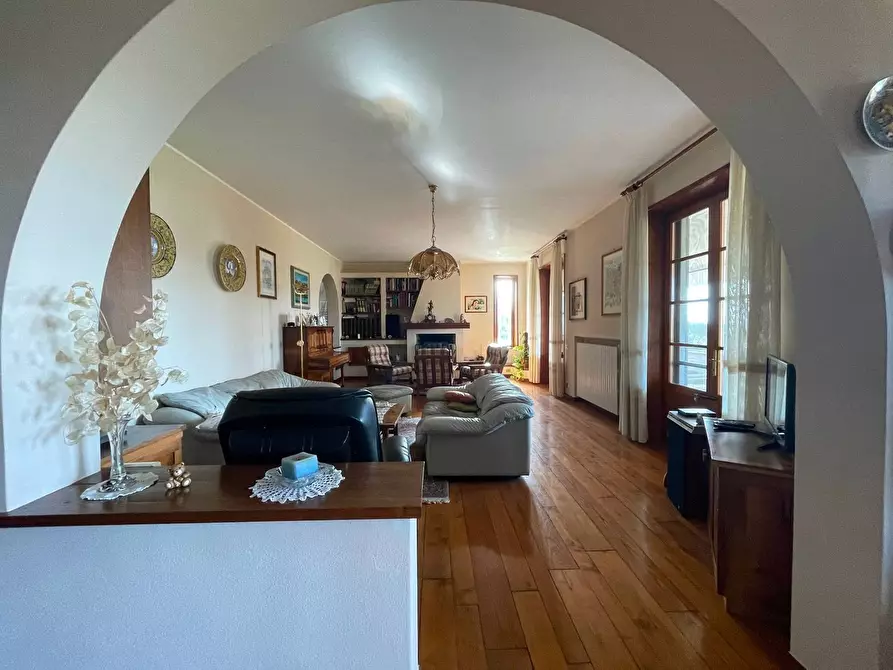 Immagine 9 di Villa in vendita  a Uzzano