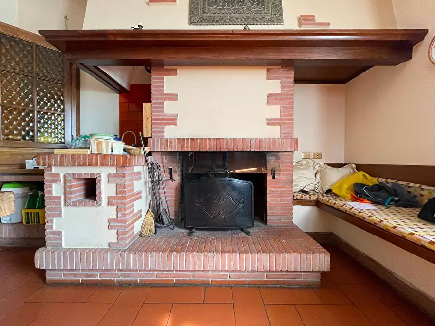 Immagine 18 di Villa in vendita  a Uzzano