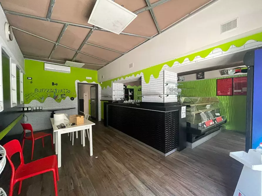 Immagine 1 di Locale commerciale in vendita  a Pistoia