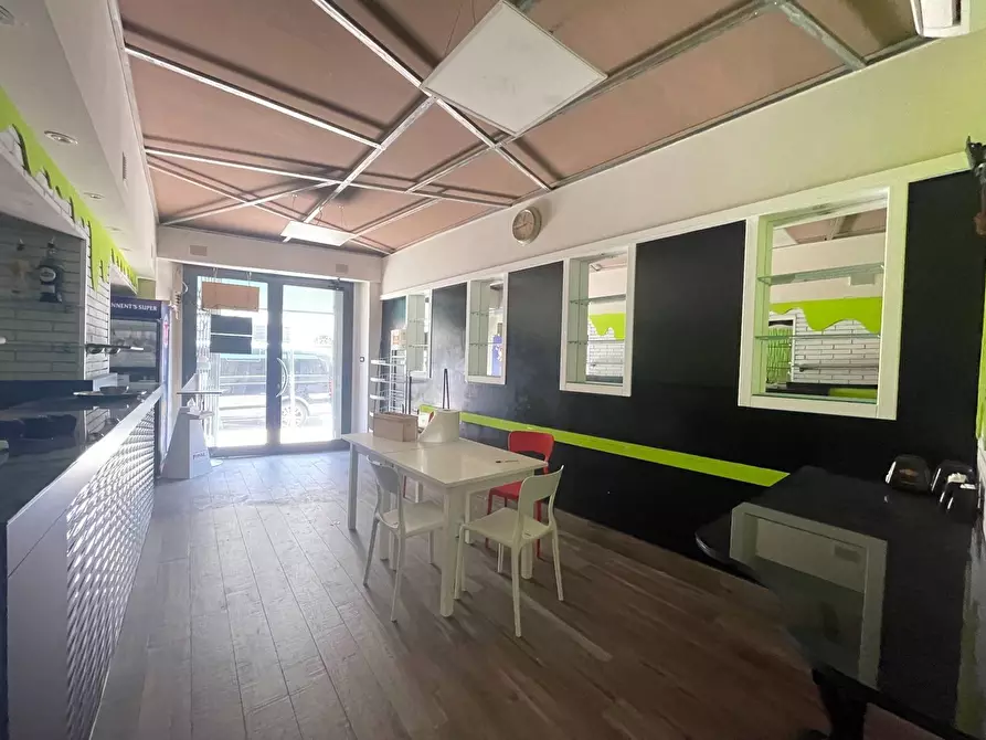 Immagine 3 di Locale commerciale in vendita  a Pistoia