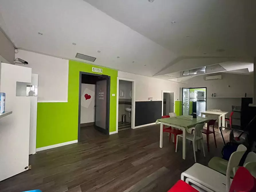 Immagine 9 di Locale commerciale in vendita  a Pistoia