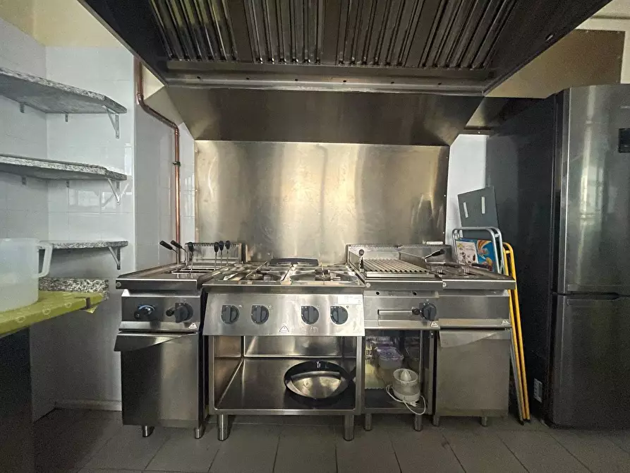 Immagine 15 di Locale commerciale in vendita  a Pistoia