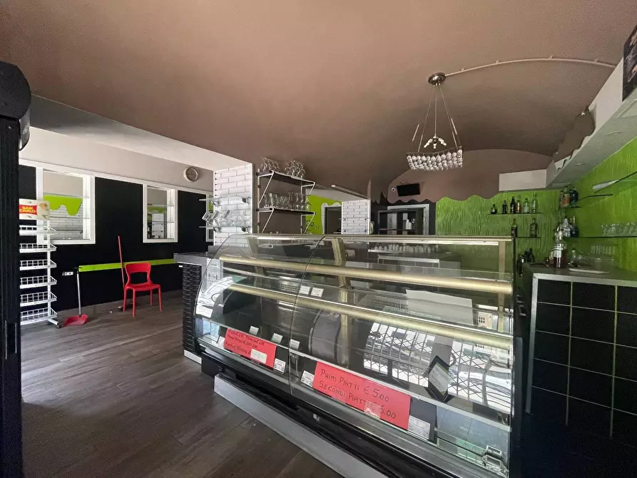 Immagine 4 di Locale commerciale in vendita  a Pistoia