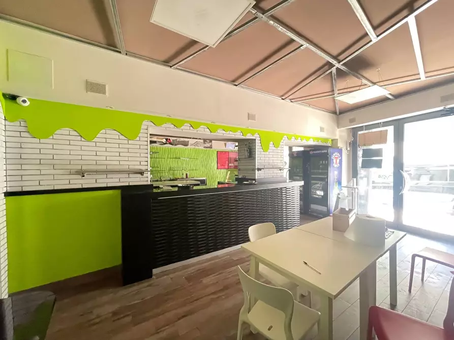 Immagine 2 di Locale commerciale in vendita  a Pistoia