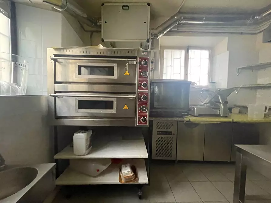 Immagine 14 di Locale commerciale in vendita  a Pistoia