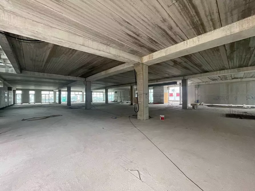 Immagine 2 di Capannone industriale in affitto  a Montecatini Terme