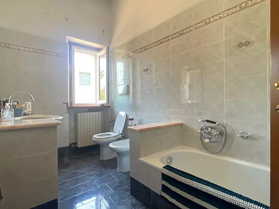 Immagine 20 di Villa in vendita  a Pescia