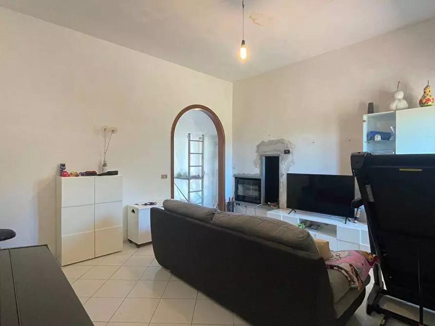 Immagine 5 di Villa in vendita  a Pescia