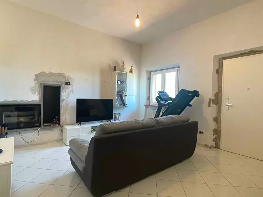 Immagine 7 di Villa in vendita  a Pescia