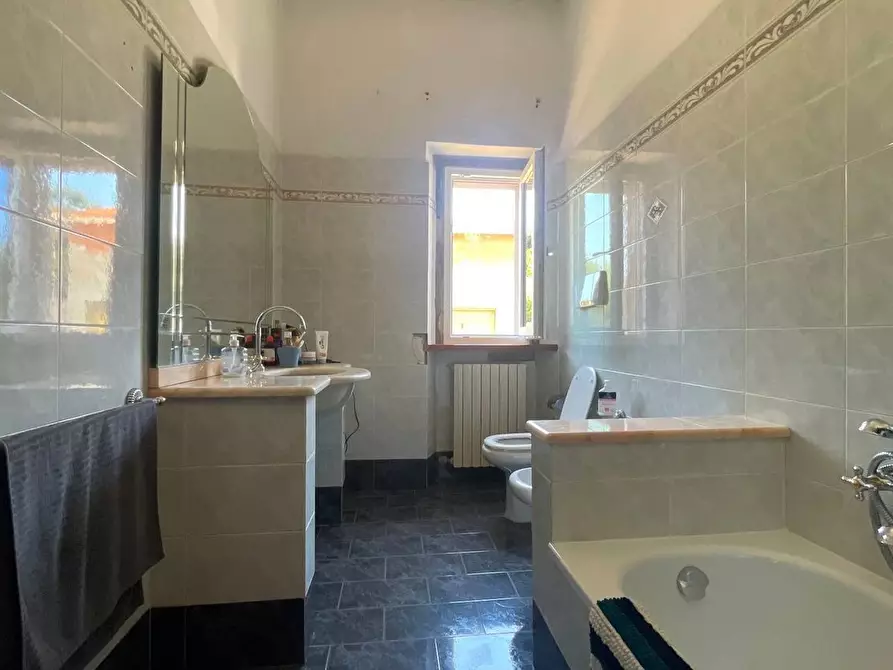 Immagine 21 di Villa in vendita  a Pescia