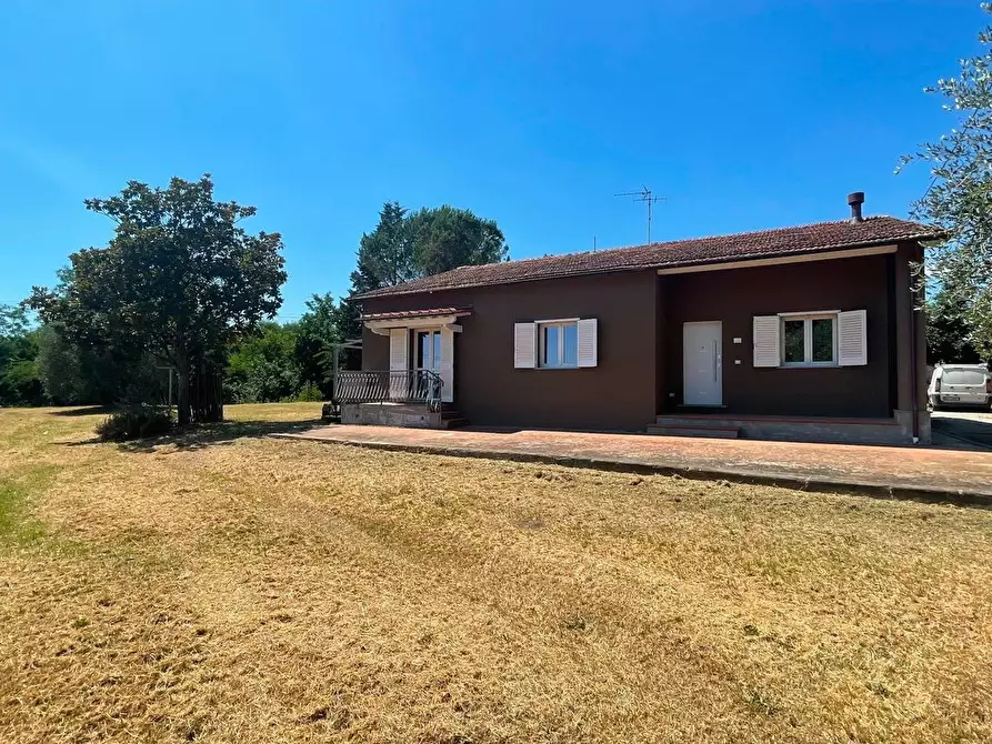 Immagine 2 di Villa in vendita  a Pescia