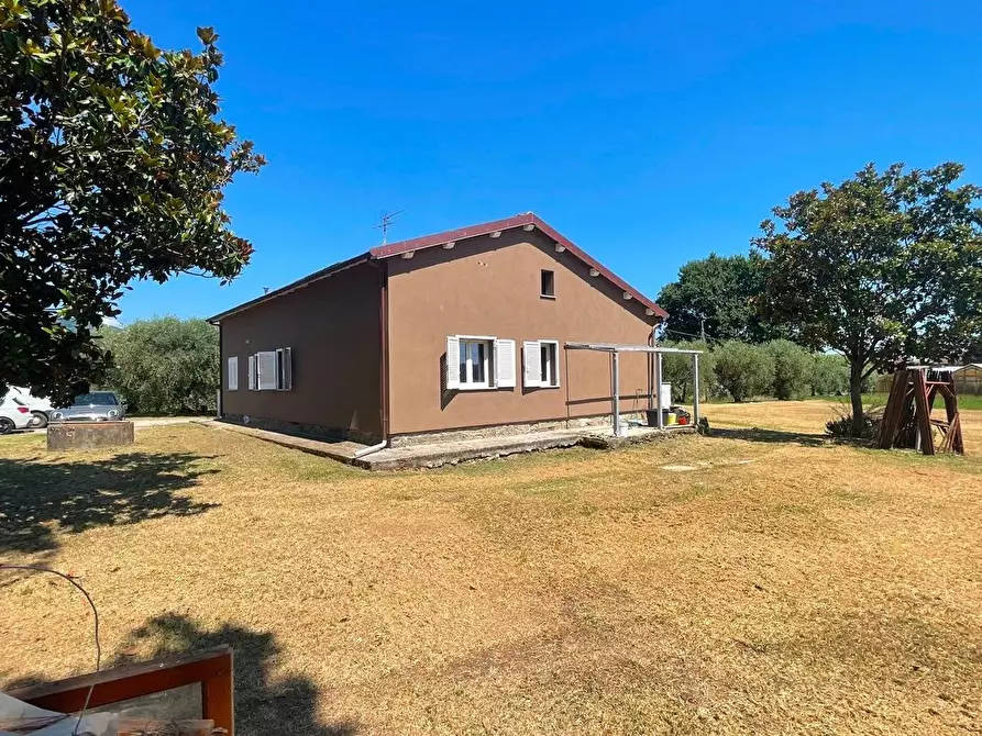 Immagine 29 di Villa in vendita  a Pescia