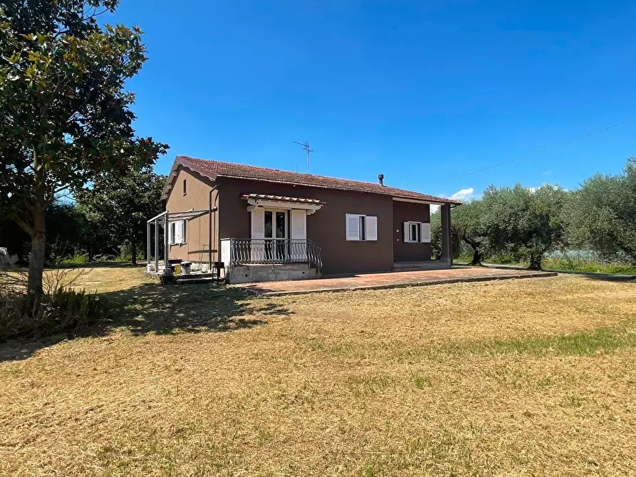 Immagine 1 di Villa in vendita  a Pescia