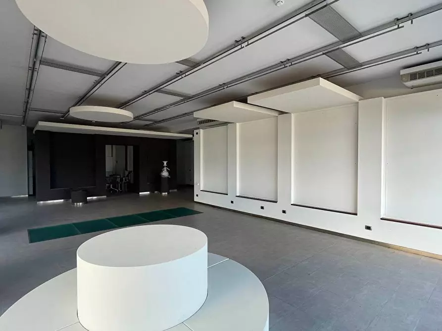 Immagine 1 di Locale commerciale in affitto  a Ponte Buggianese