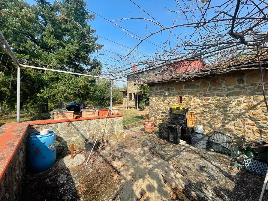 Immagine 37 di Casa colonica in vendita  a Uzzano