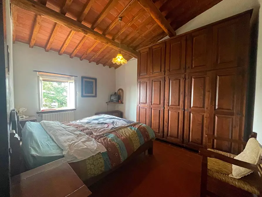 Immagine 21 di Casa colonica in vendita  a Uzzano