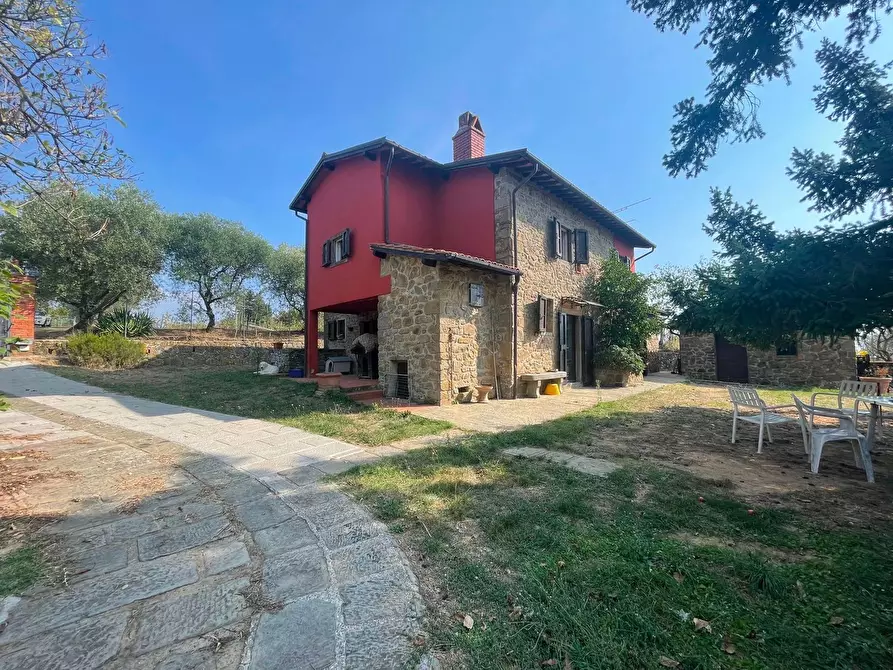 Immagine 2 di Casa colonica in vendita  a Uzzano