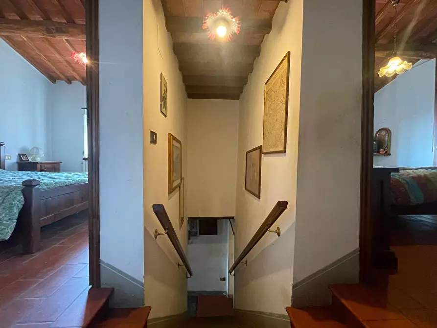 Immagine 20 di Casa colonica in vendita  a Uzzano